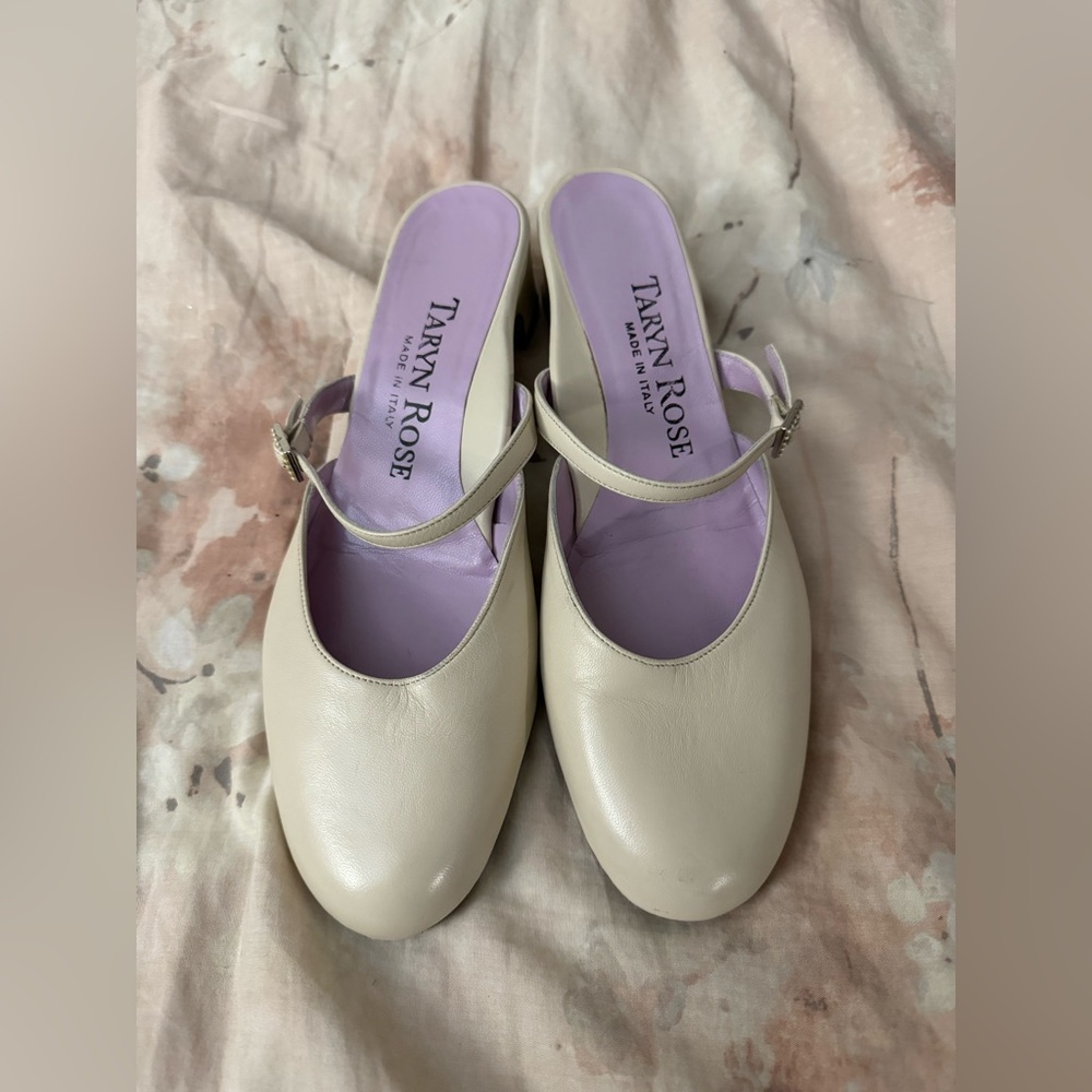 Taryn Rose Closed Toe Heels Size 7.5